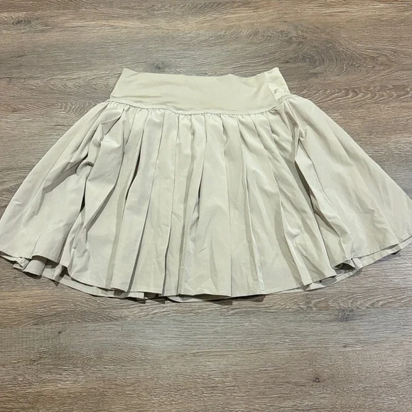 Vanilla Star Cream Pleated Tennis Skort - Picture 5 of 6